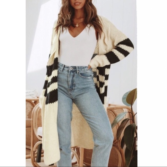 ✨HP✨ Ivory With Black Long Cardigan - Picture 3 of 8